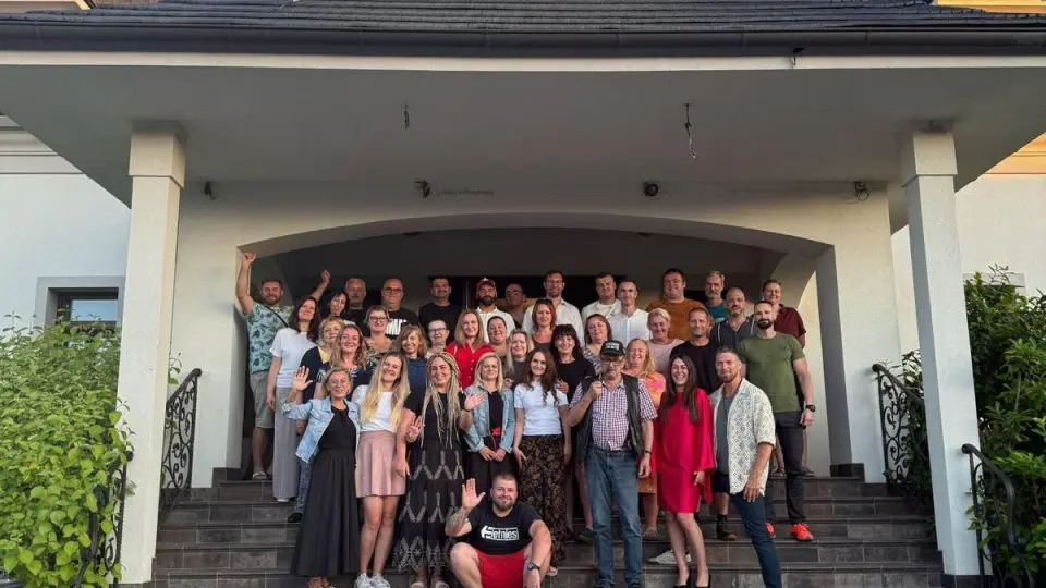 Zábavný a zážitkový teambuilding v Chalúpkove: Spojenie prírody, súťaží a skvelej atmosféry